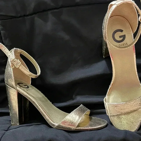 🔥 GUESS Gold heels - Picture 2 of 7